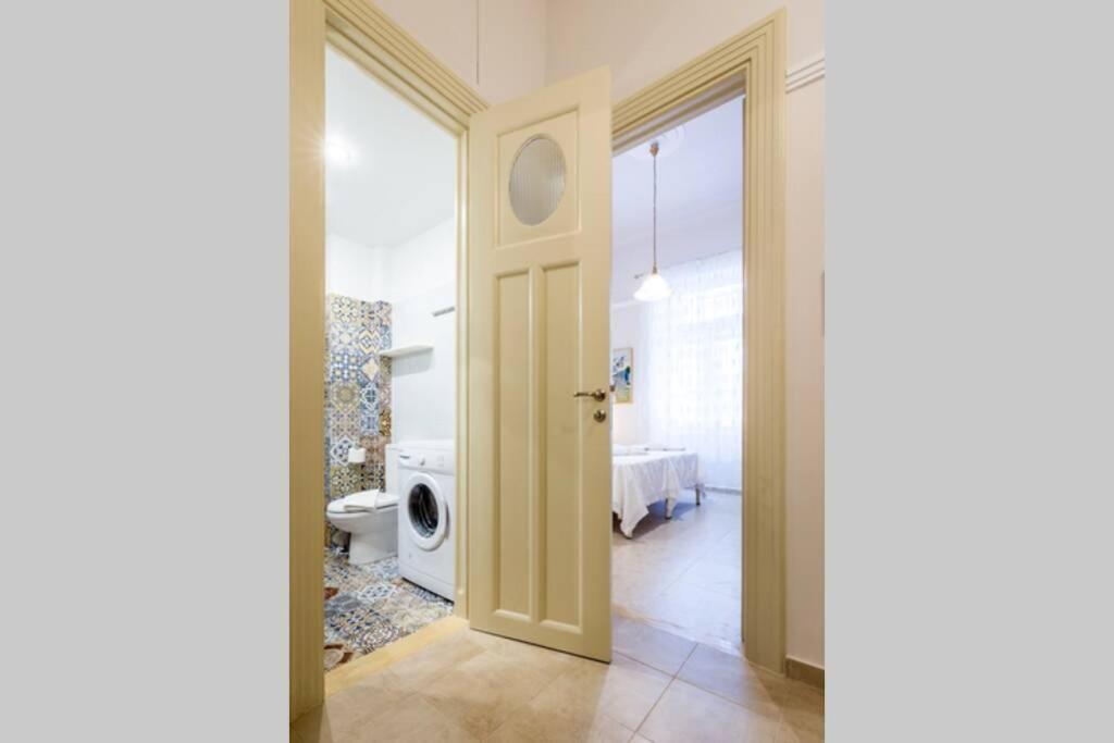 Neoclassical Apartment With 2 Bedrooms In Piraeus Exterior photo