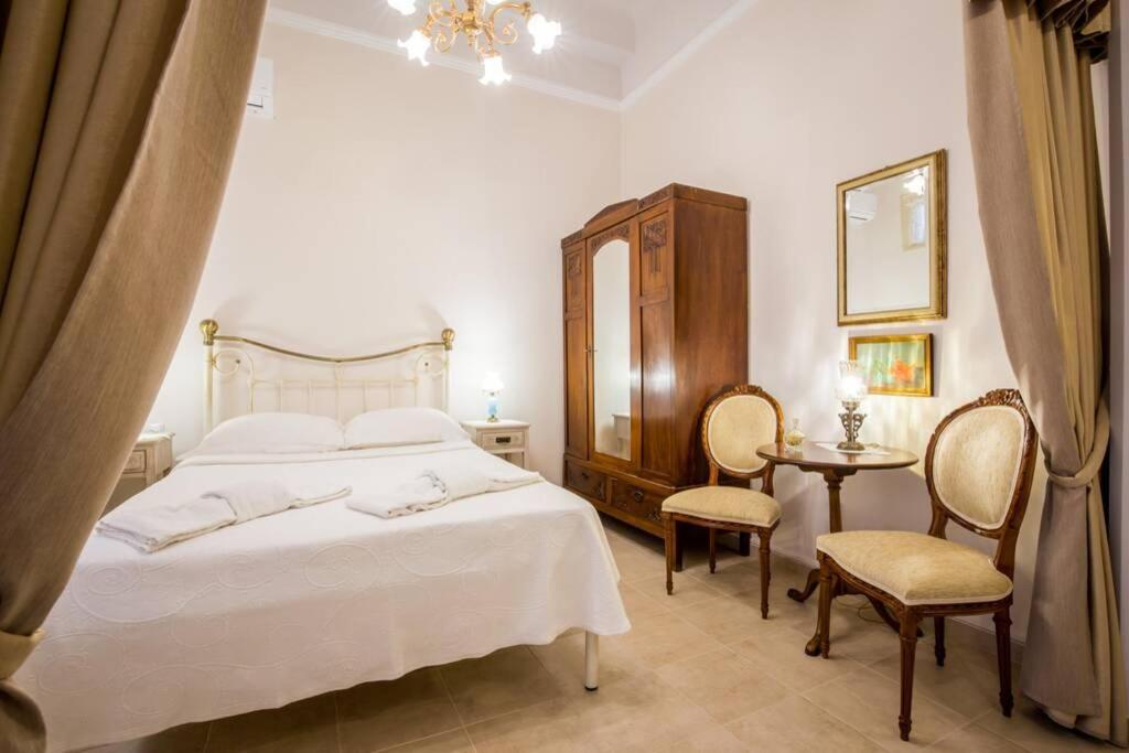 Neoclassical Apartment With 2 Bedrooms In Piraeus Exterior photo