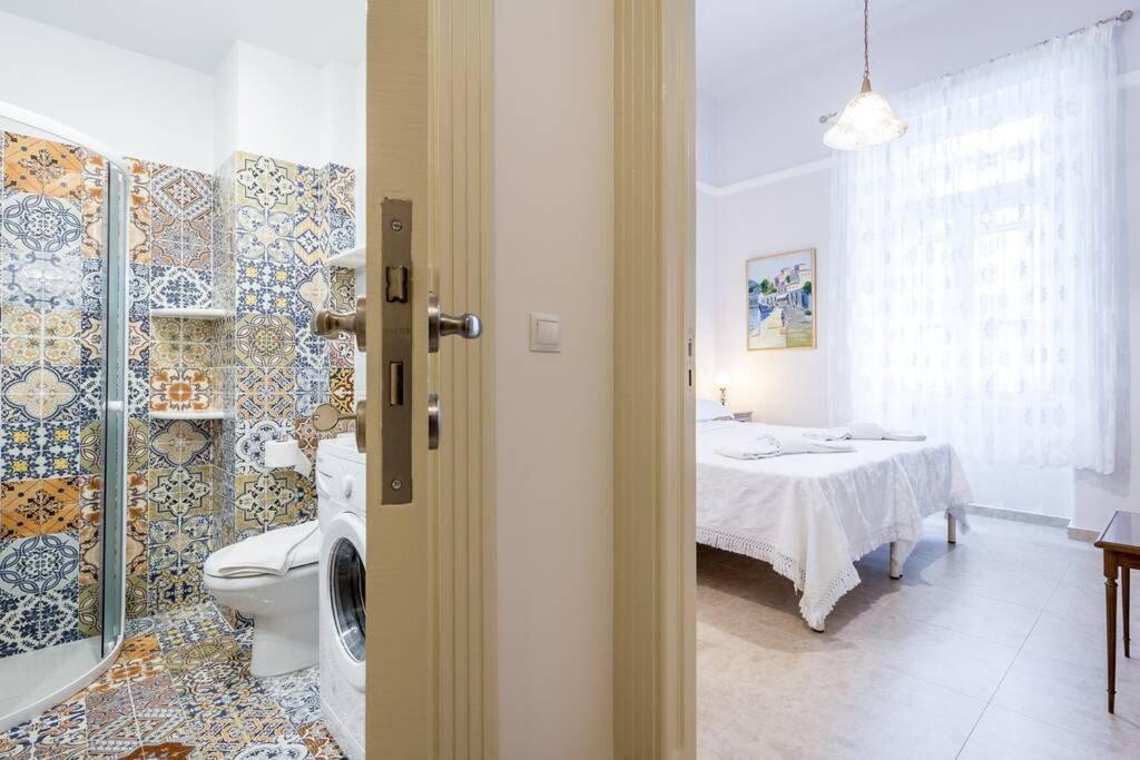 Neoclassical Apartment With 2 Bedrooms In Piraeus Exterior photo