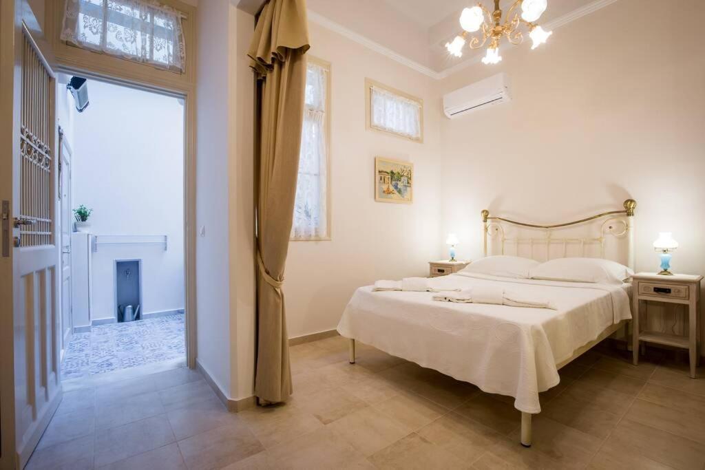 Neoclassical Apartment With 2 Bedrooms In Piraeus Exterior photo