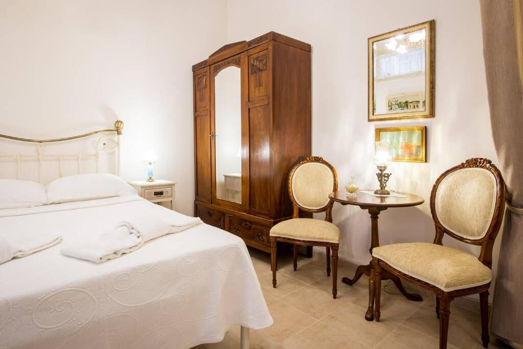 Neoclassical Apartment With 2 Bedrooms In Piraeus Exterior photo